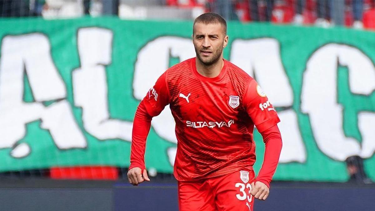 bir-donem-galatasaray-formasi-giymisti-alpaslan-ozturkun-yeni-takimi-belli-oldu-YRUz3ULP.jpg
