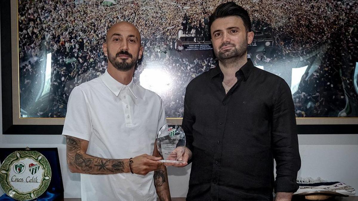 bursaspor-ahmet-ilhan-ozek-ile-yollarini-ayirdi-NUel6J8j.jpg