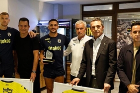 ingilizler-samandirada-olanlar-karsisinda-hayrete-dustu-fenerbahcede-isyan-dzeko-ve-tadic-jose-mourinho-icin-eip3U2Jt.jpg