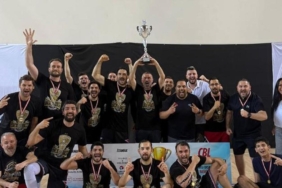 yildiz-holding-basketbol-takimi-bu-yil-da-turkiye-sampiyonu-HBbbugnf.jpg