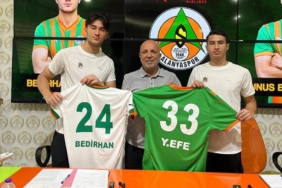 alanyaspor-iki-ismi-daha-kadroya-katti-p1fD5HqK.jpg