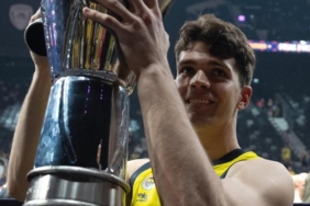 fenerbahcede-yeni-sozlesme-resmen-aciklandi-3-yillik-imza-Nq6UUNxb.jpg