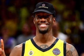fenerbahceden-ayrilan-nigel-hayes-davisten-50-sayilik-veda-vsc9aQ16.jpg