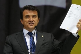 fotograf-cekimine-katilmadi-fenerbahceli-yonetici-hulusi-belguden-aciklama-onunla-ayni-karede-olmam-RAVaahl6.jpg