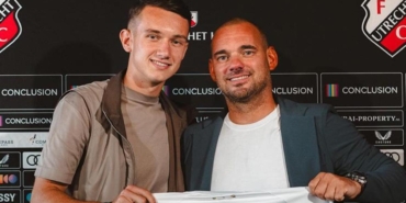 sneijder-imzayi-atti-asYI9uWu.jpg